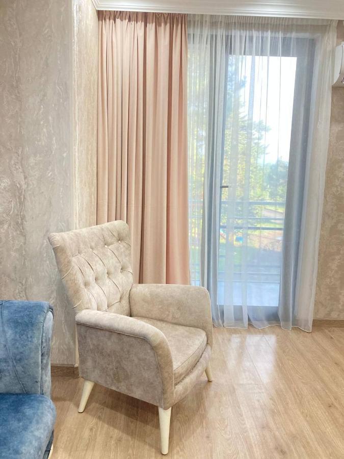 Апарт Отель Pʼotʼi Eksteriør billede